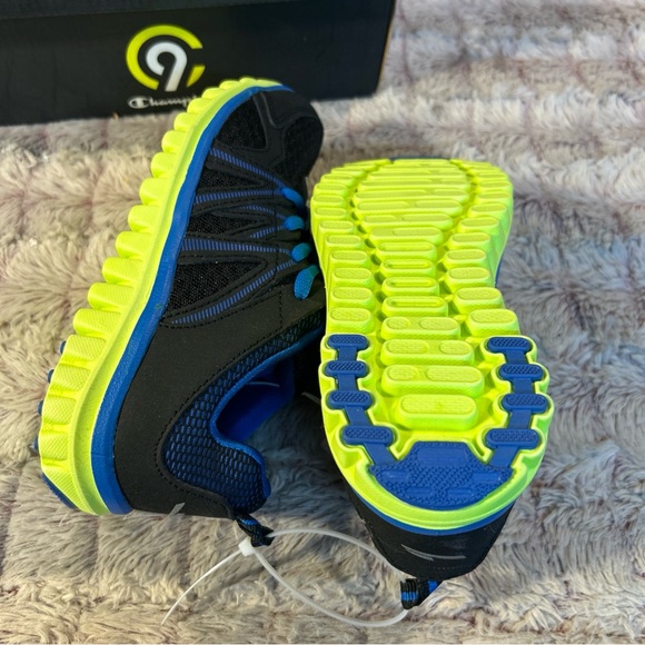 Champion Boys Geo Foam  Sneakers size 2 - Picture 3 of 7